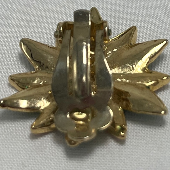 VINTAGE J.J. Xmas/Holiday Poinsettia Brooch/ Clip Earring Set. - Picture 6 of 7